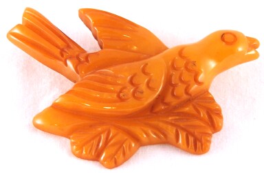 BP658 butterscotch bakelite bird pin